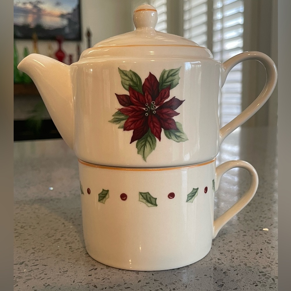 Merry Brite Individual Teapot & Lid w/cup  Discontinued collectible